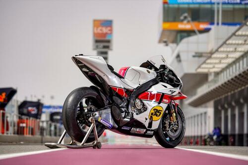 MotoGP. Crutchlow in pista con la M1 60° Anniversary (5)