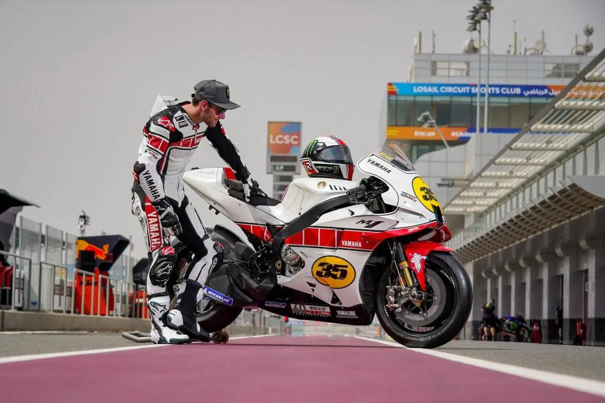 MotoGP. Crutchlow in pista con la M1 60° Anniversary (9)