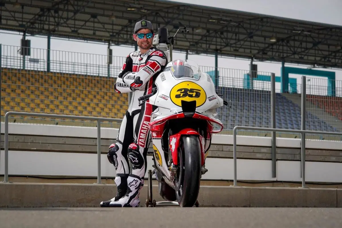 MotoGP. Crutchlow in pista con la M1 60° Anniversary (10)