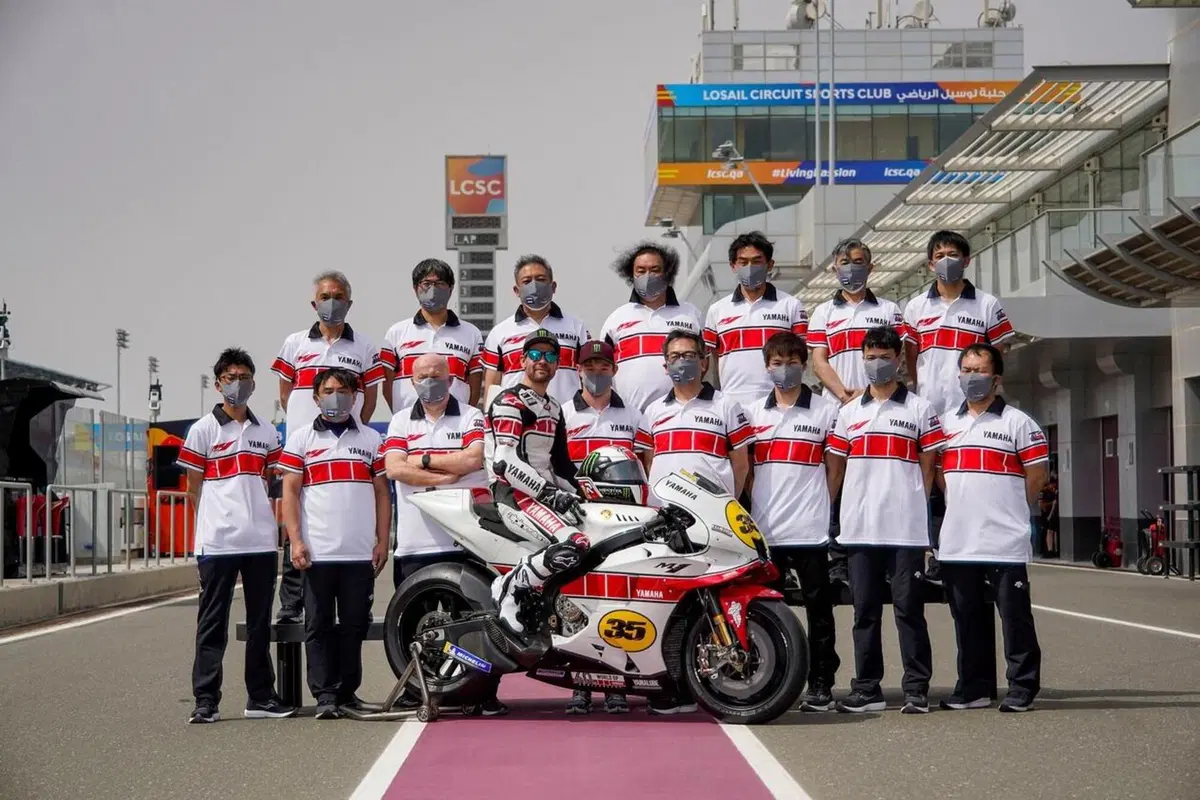 MotoGP. Crutchlow in pista con la M1 60° Anniversary (13)