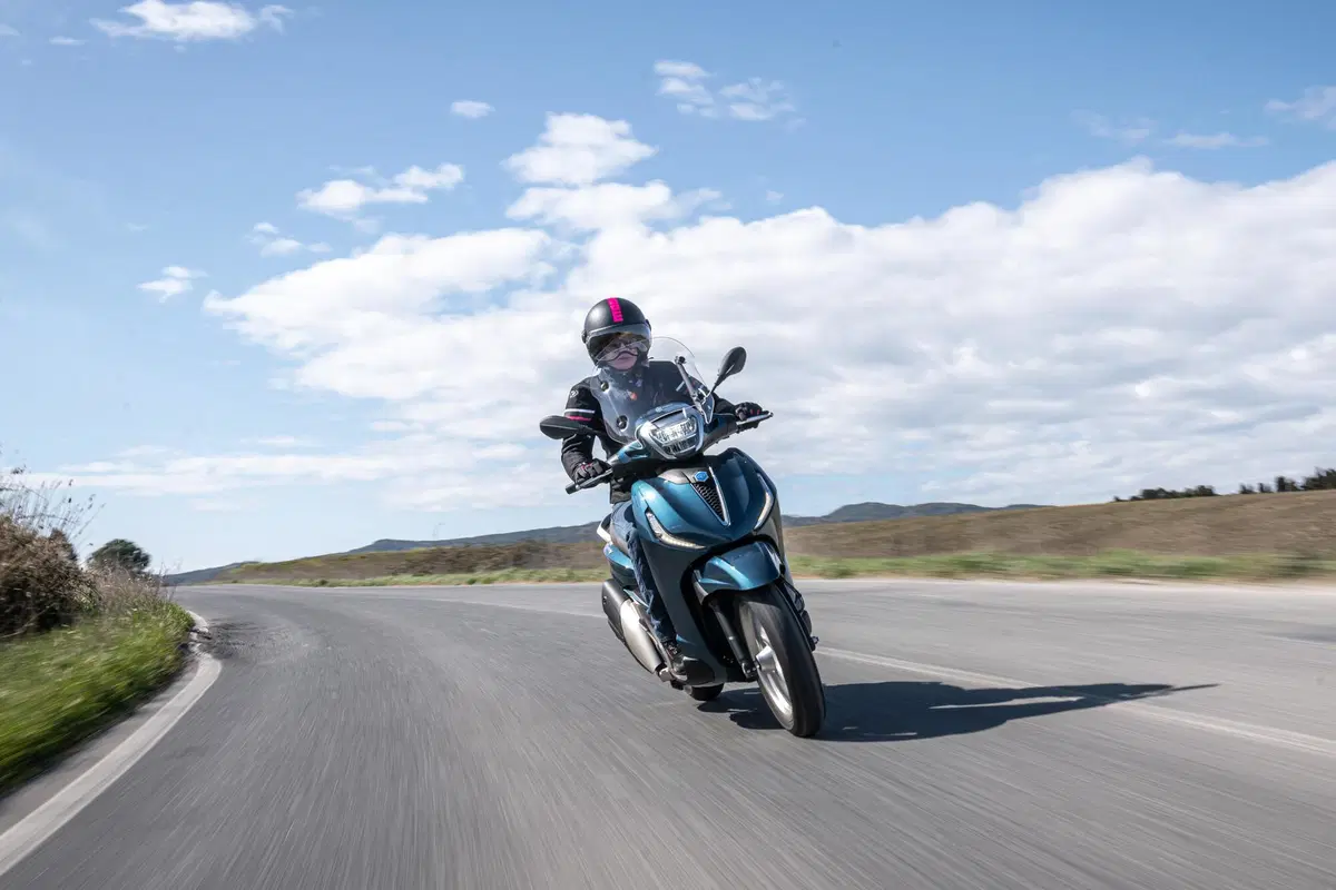 Piaggio Beverly 300 hpe e 400 hpe (11)