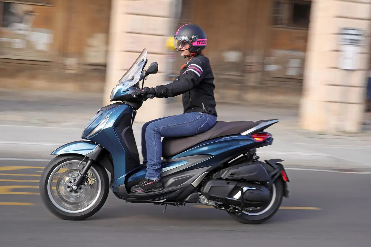 Piaggio Beverly 300 hpe e 400 hpe (14)