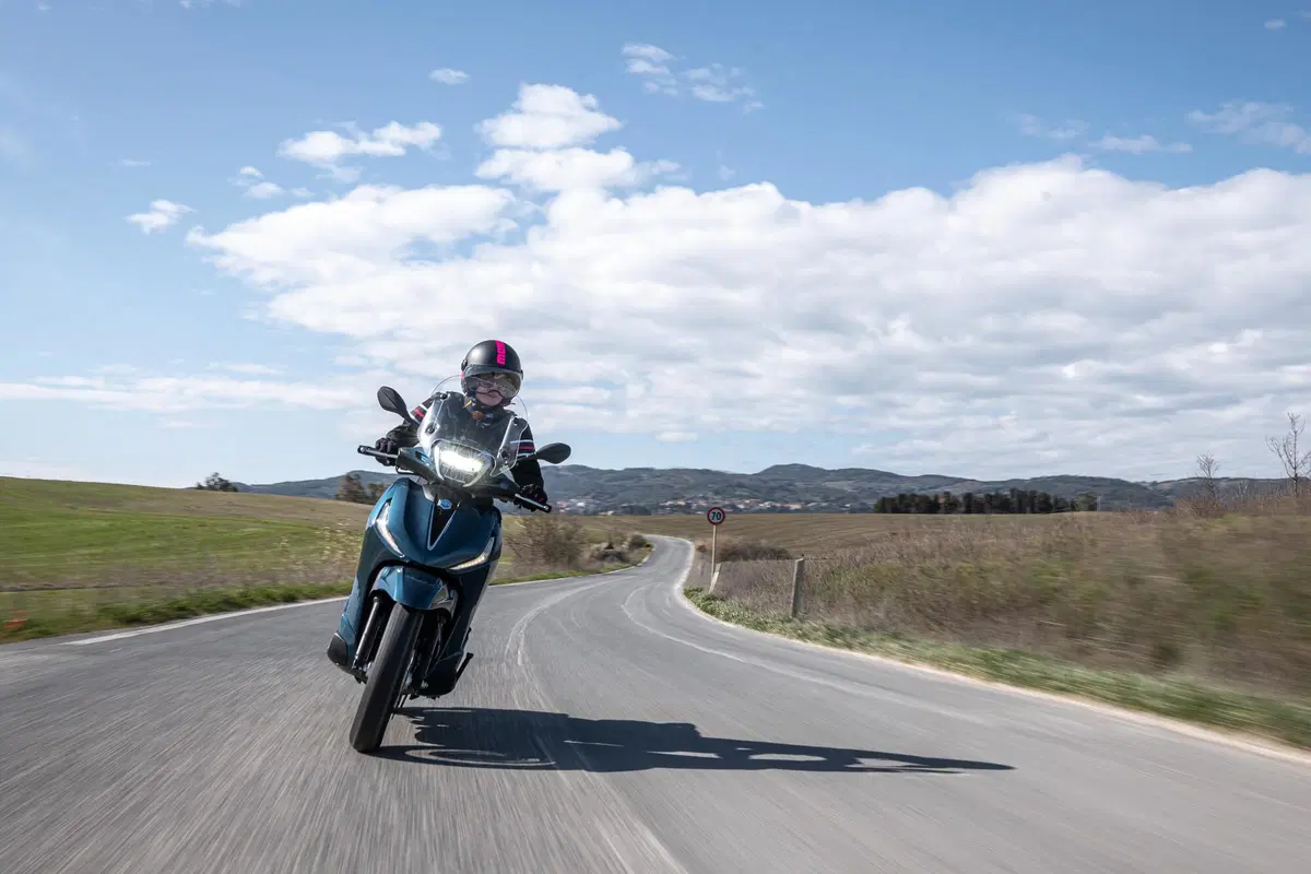 Piaggio Beverly 300 hpe e 400 hpe (17)