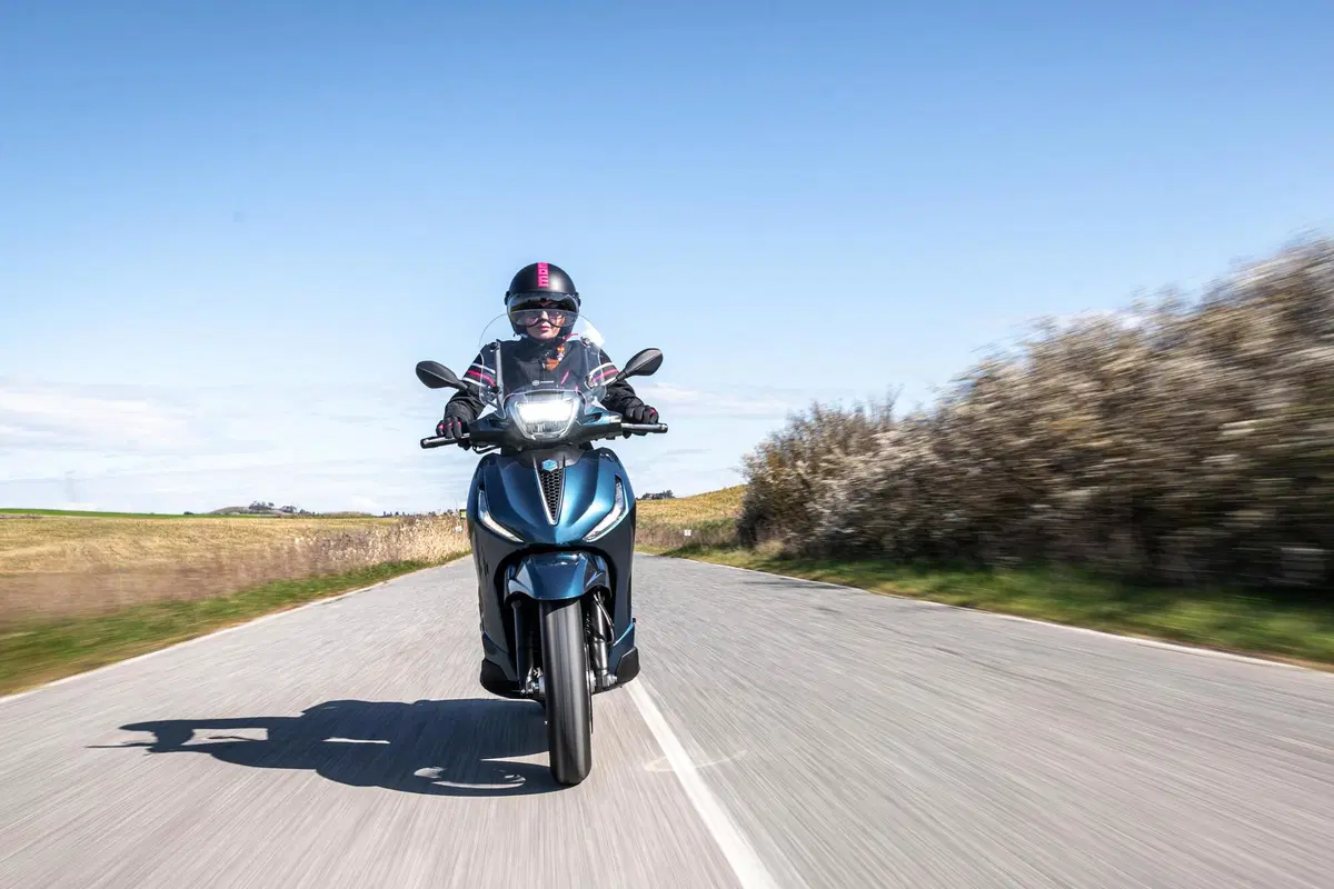 Piaggio Beverly 300 hpe e 400 hpe (9)