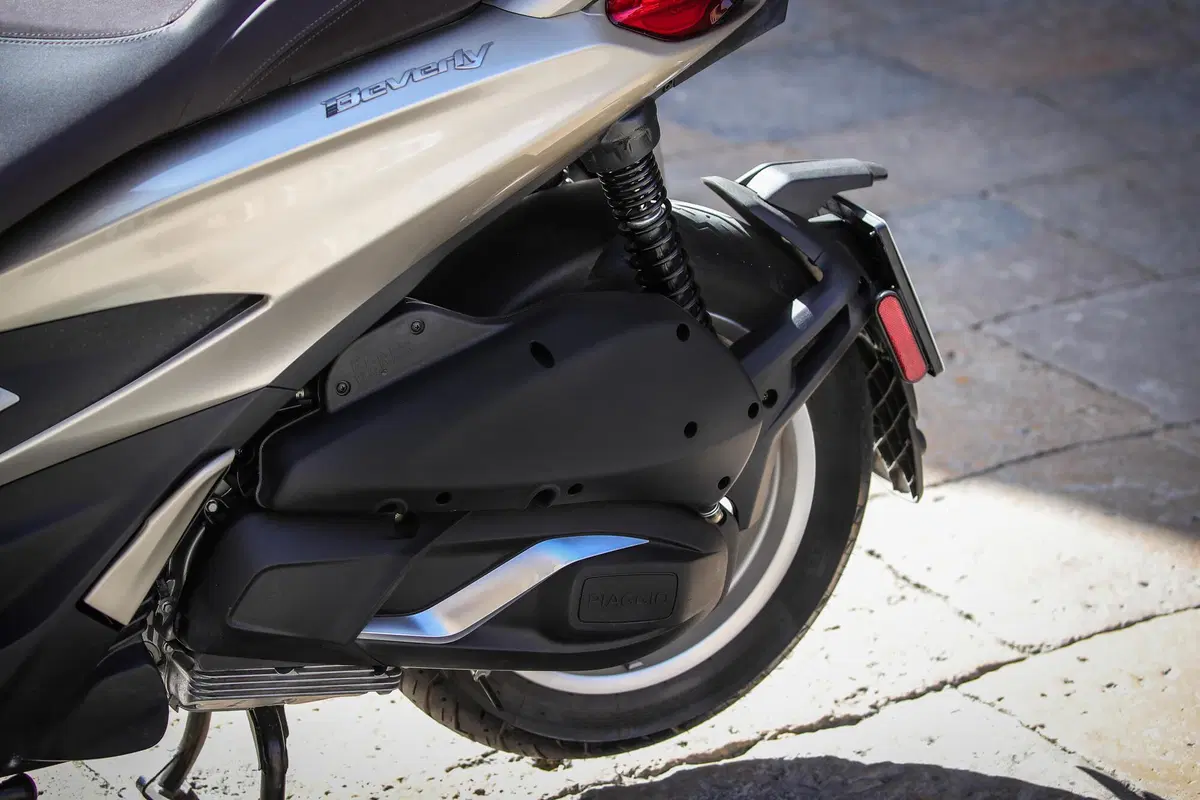 Piaggio Beverly 300 hpe e 400 hpe (28)