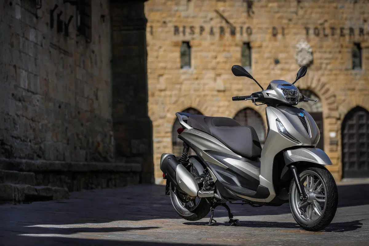 Piaggio Beverly 300 hpe e 400 hpe (24)