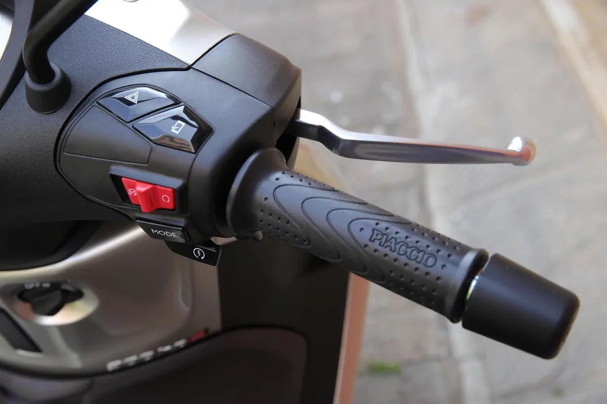 Piaggio Beverly 300 hpe e 400 hpe (27)