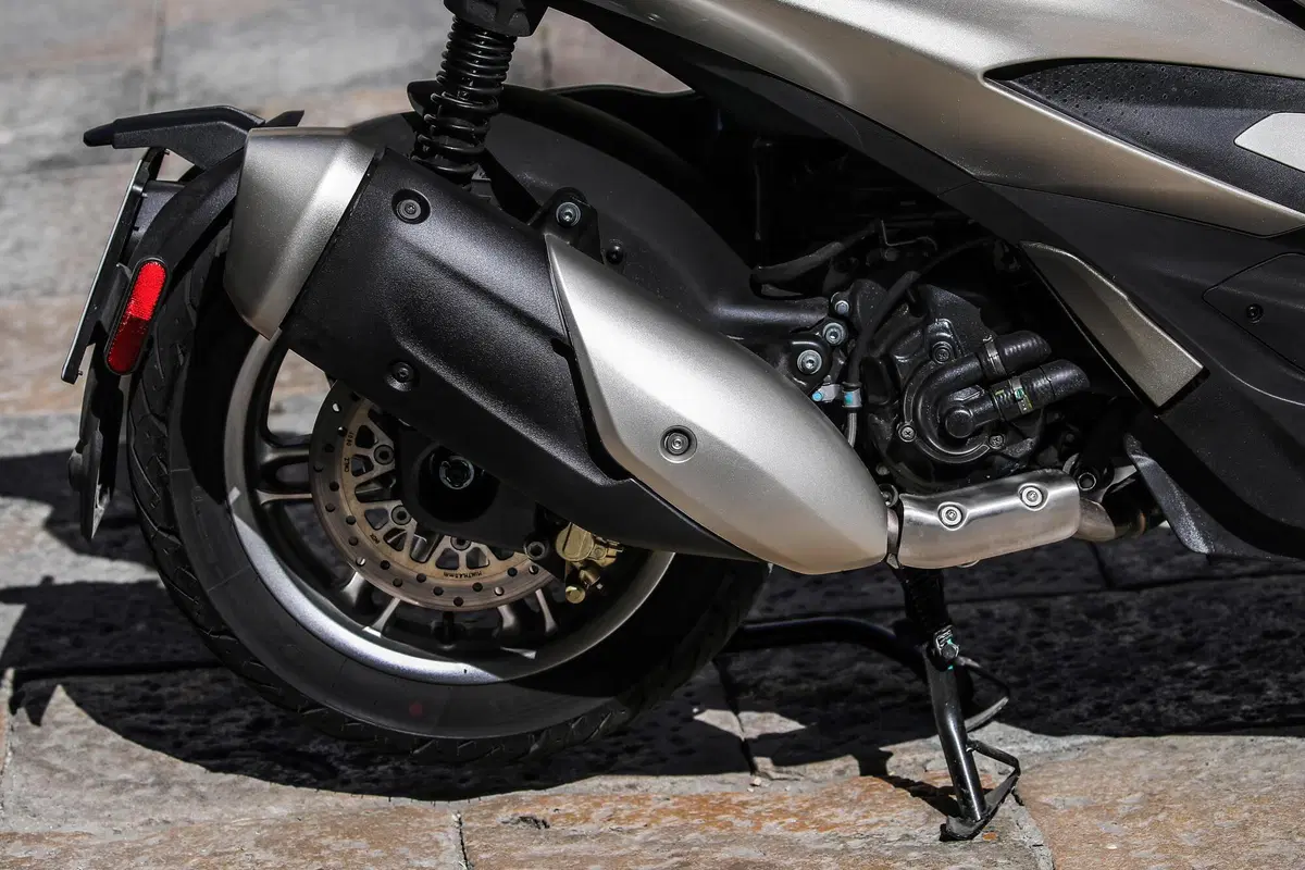 Piaggio Beverly 300 hpe e 400 hpe (30)