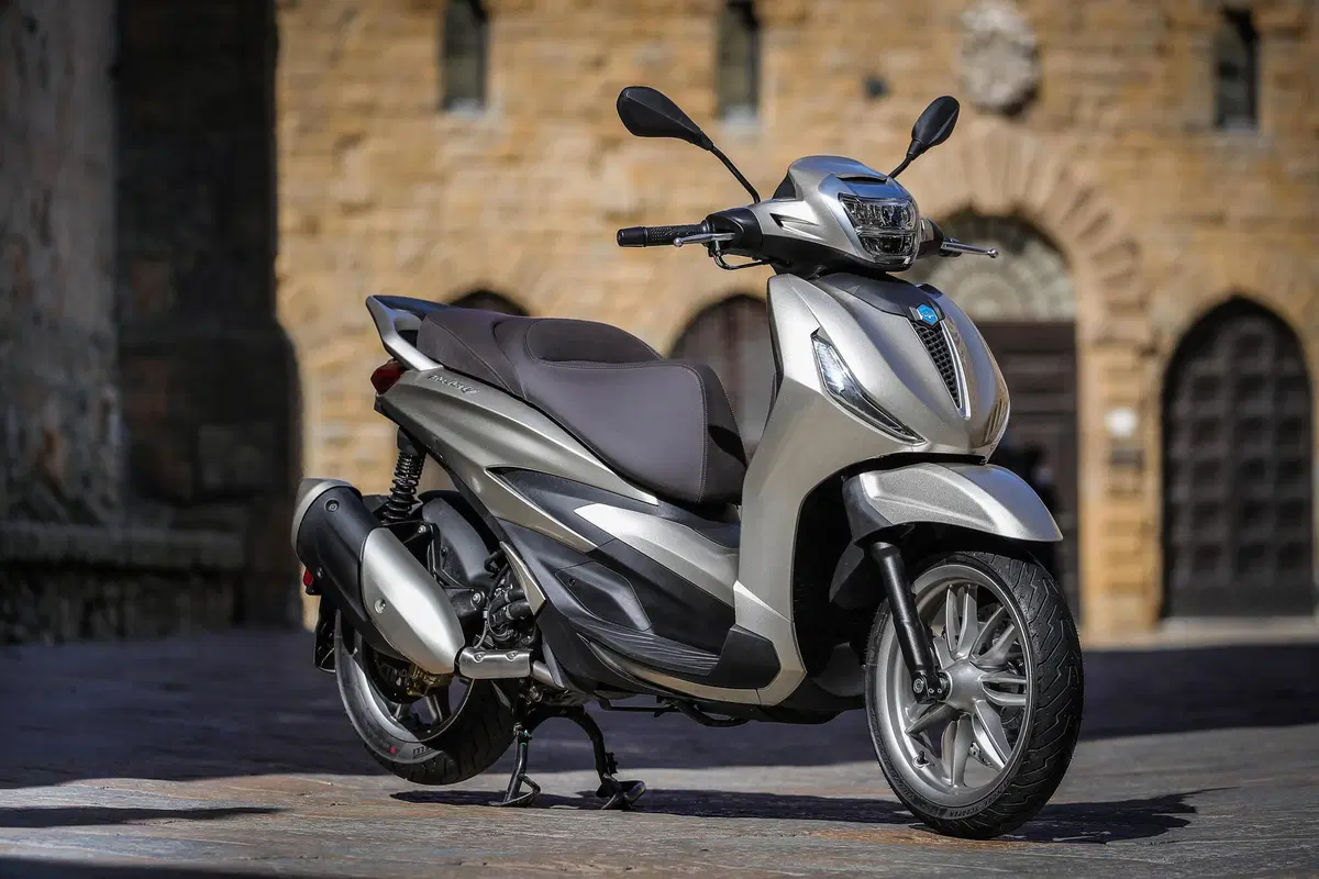 Piaggio Beverly 300 hpe e 400 hpe (23)