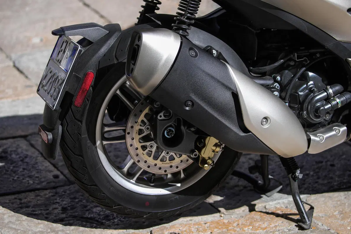 Piaggio Beverly 300 hpe e 400 hpe (32)