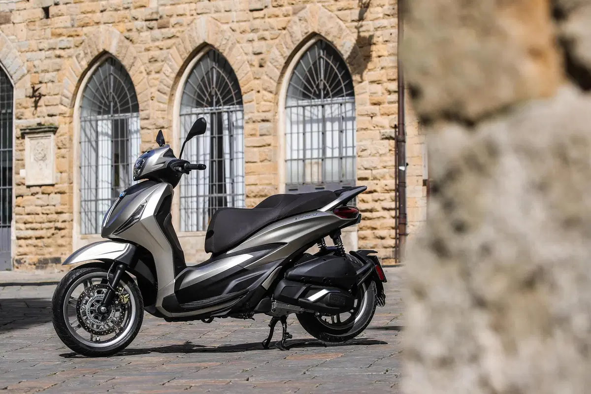 Piaggio Beverly 300 hpe e 400 hpe (22)