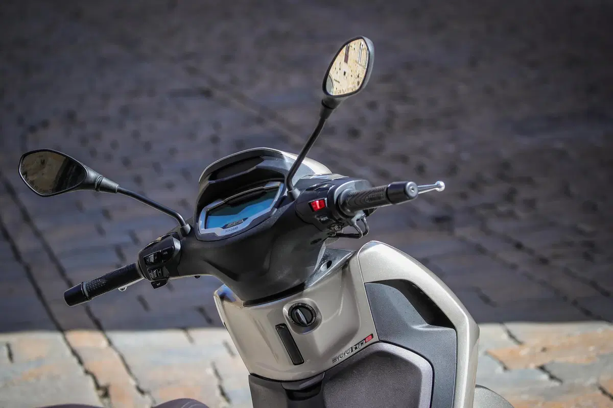 Piaggio Beverly 300 hpe e 400 hpe (38)