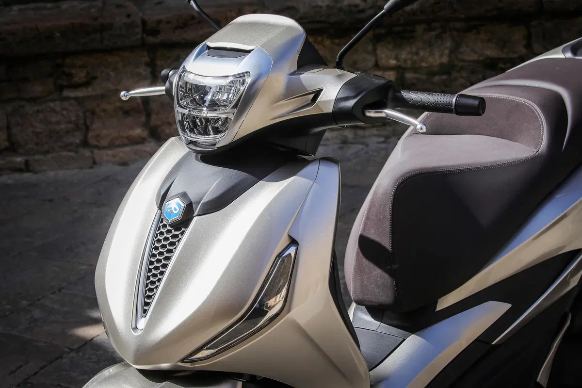 Piaggio Beverly 300 hpe e 400 hpe (39)