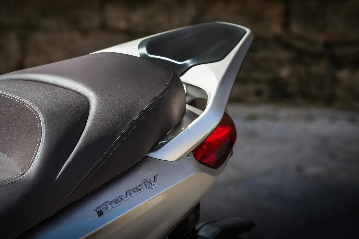 Piaggio Beverly 300 hpe e 400 hpe (43)