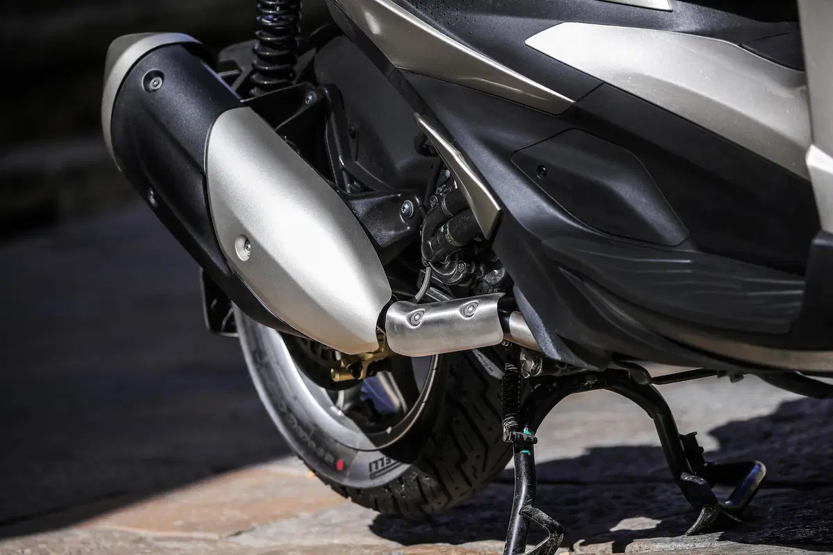 Piaggio Beverly 300 hpe e 400 hpe (49)