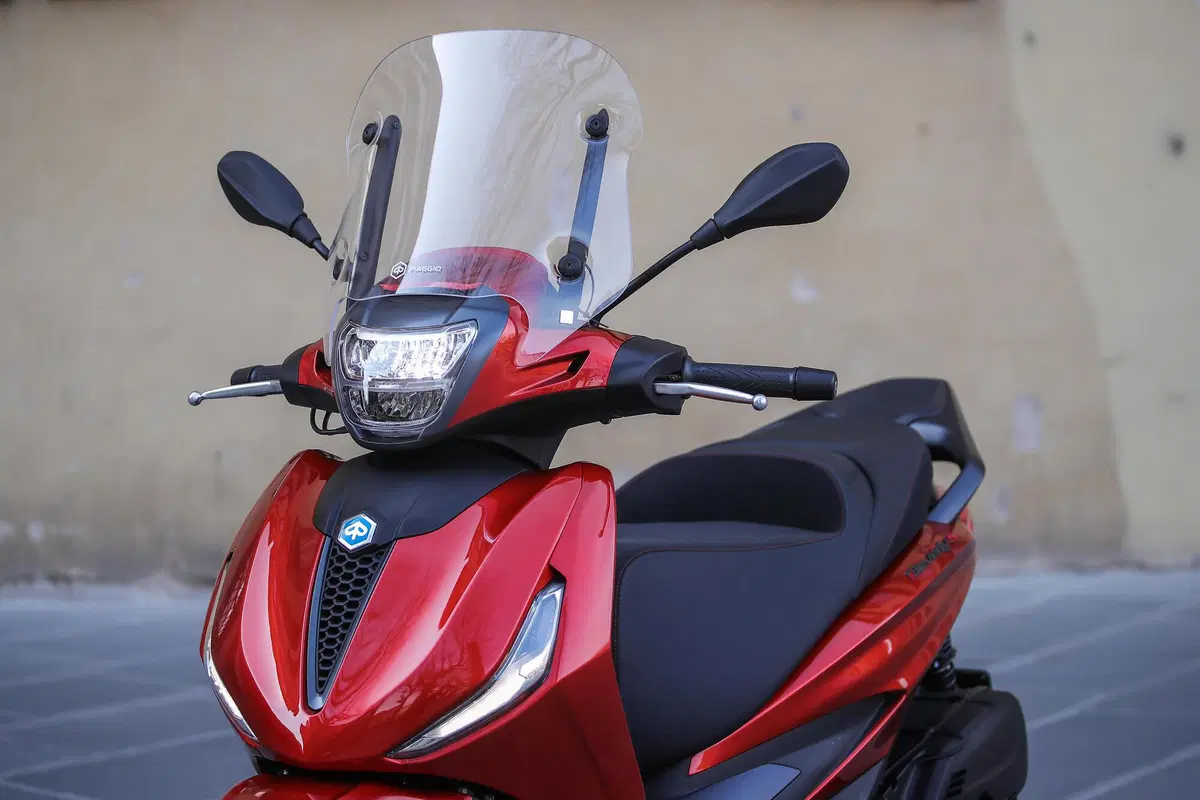 Piaggio Beverly 300 hpe e 400 hpe (57)