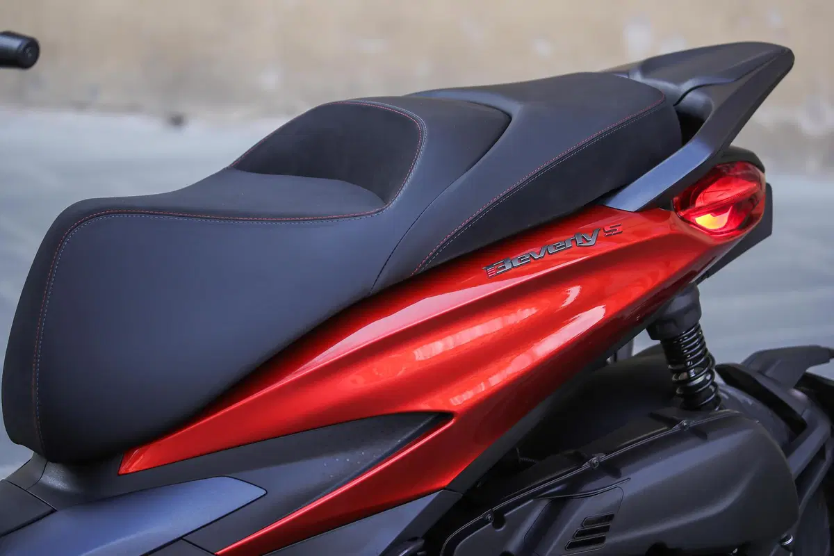 Piaggio Beverly 300 hpe e 400 hpe (60)