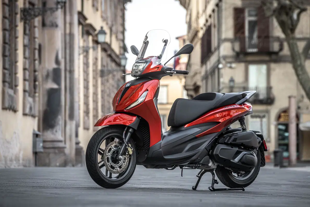 Piaggio Beverly 300 hpe e 400 hpe (55)