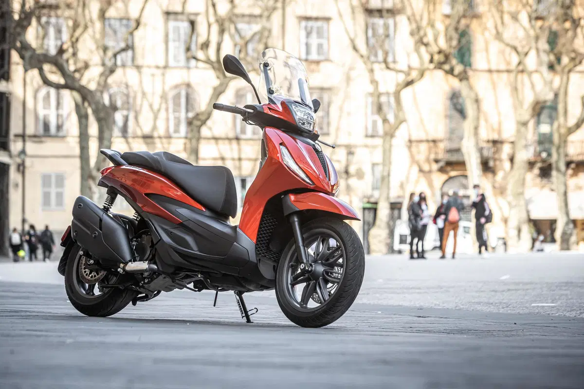 Piaggio Beverly 300 hpe e 400 hpe (56)