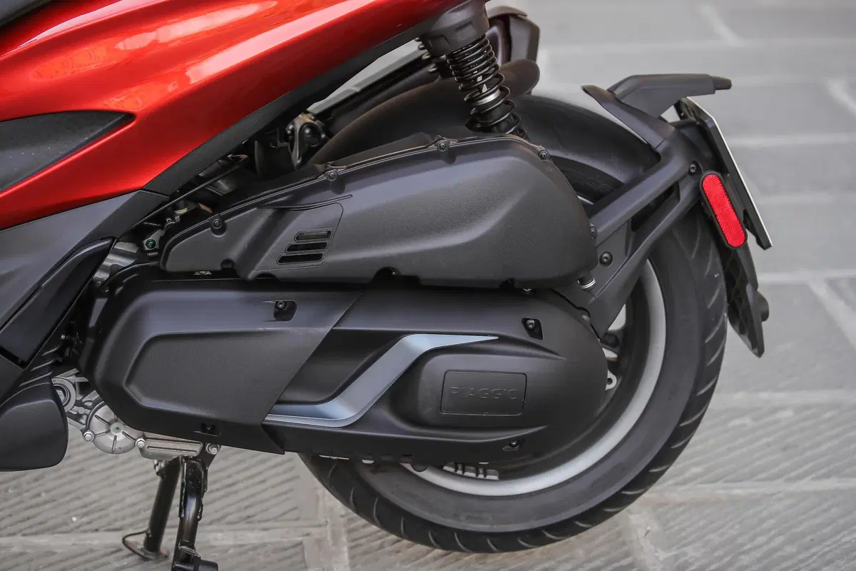 Piaggio Beverly 300 hpe e 400 hpe (65)