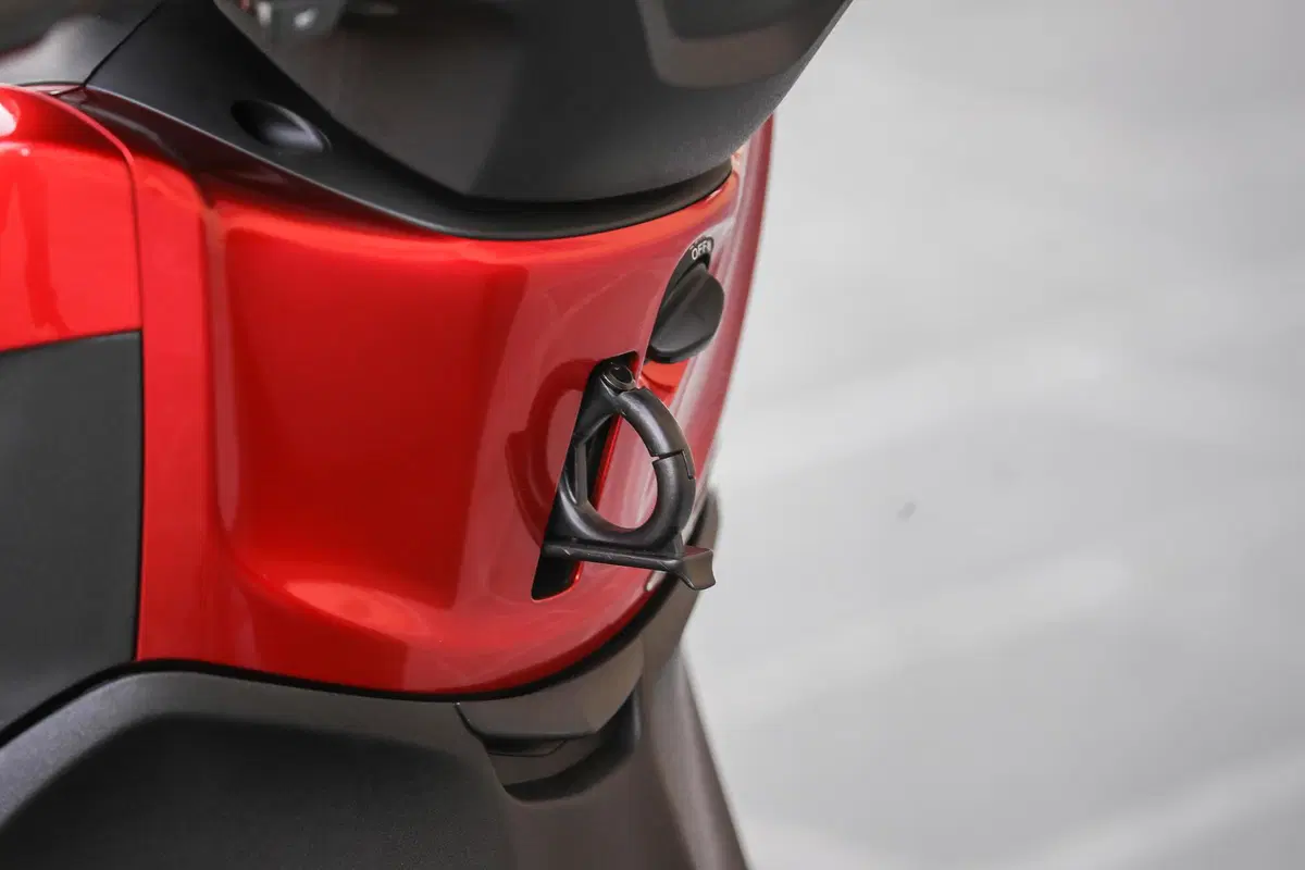 Piaggio Beverly 300 hpe e 400 hpe (66)