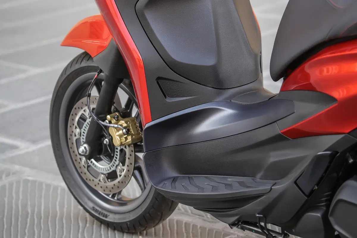 Piaggio Beverly 300 hpe e 400 hpe (68)