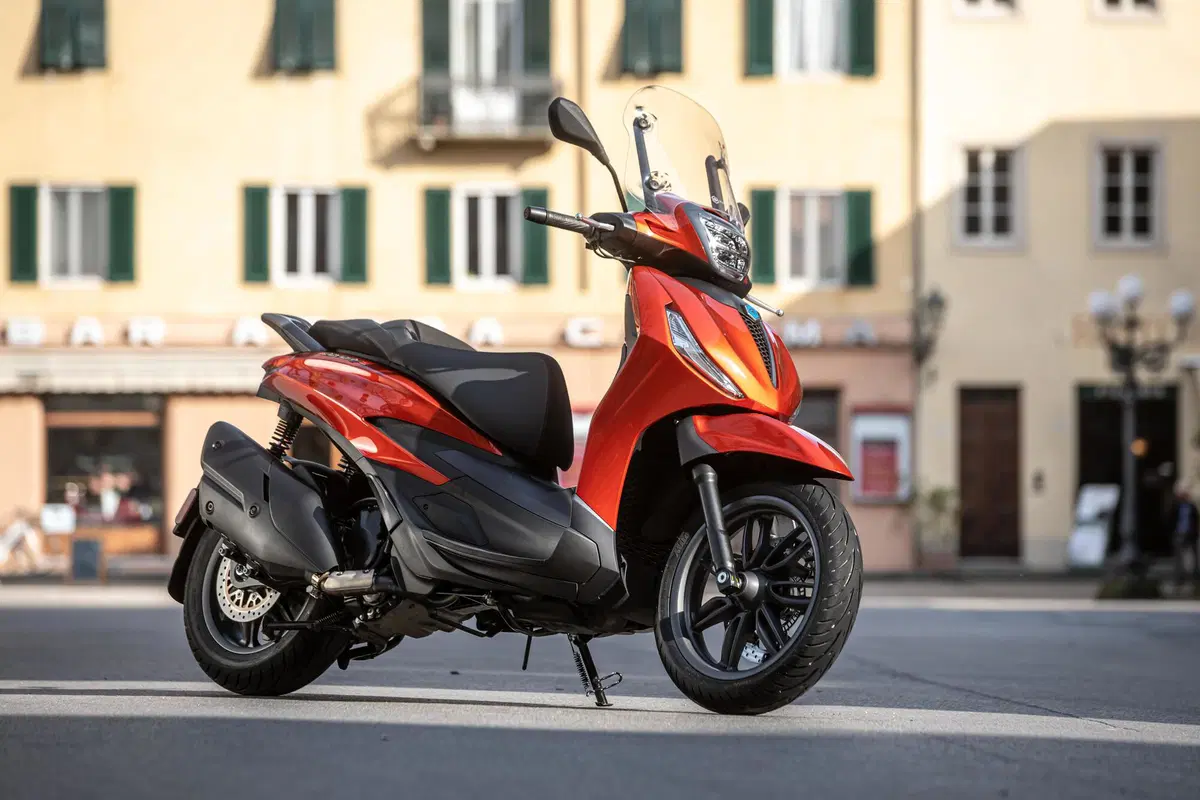 Piaggio Beverly 300 hpe e 400 hpe (52)