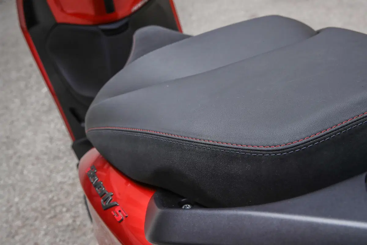 Piaggio Beverly 300 hpe e 400 hpe (73)