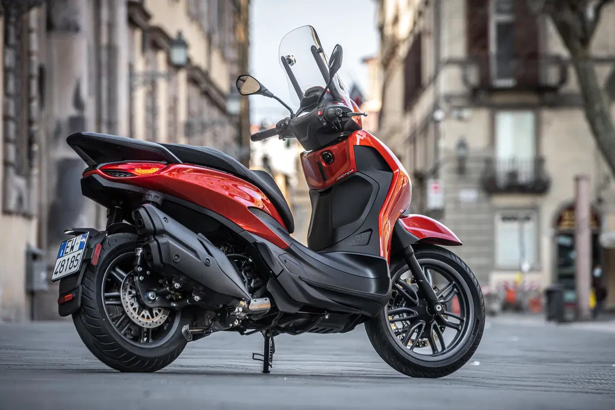 Piaggio Beverly 300 hpe e 400 hpe (53)