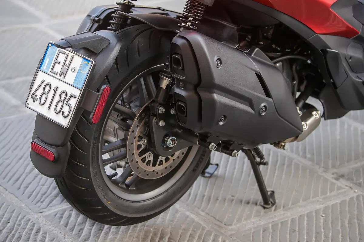 Piaggio Beverly 300 hpe e 400 hpe (74)