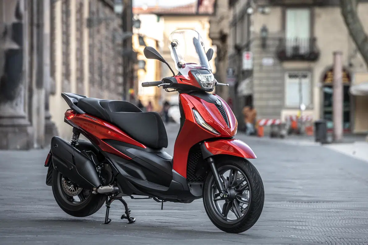 Piaggio Beverly 300 hpe e 400 hpe (54)