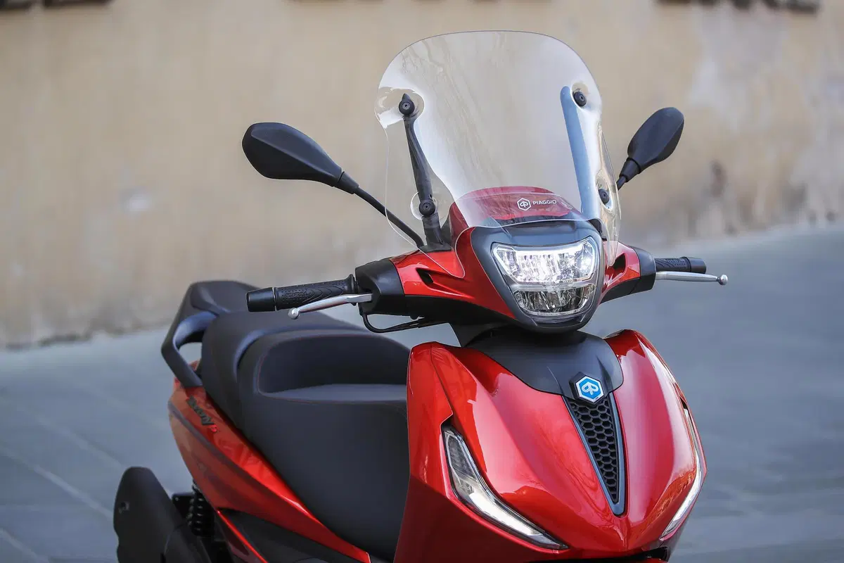 Piaggio Beverly 300 hpe e 400 hpe (76)