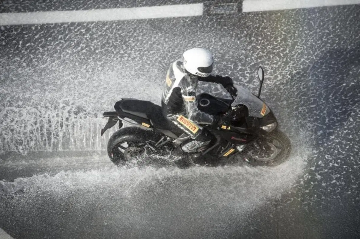 Nuovo pneumatico Pirelli Angel GT (4)