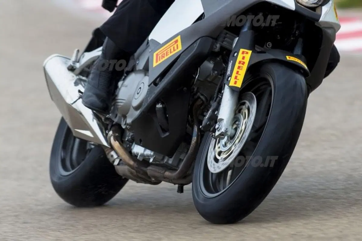 Nuovo pneumatico Pirelli Angel GT (5)