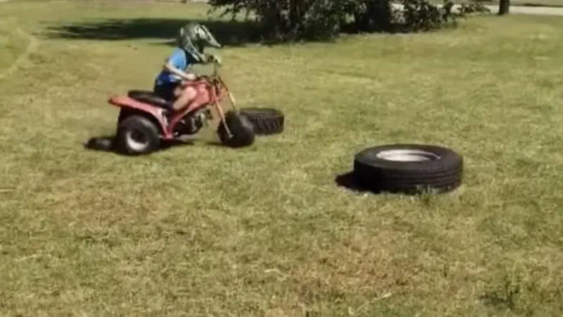 Moto fun: baby stuntman, mini trike e maxi evoluzioni! [VIDEO VIRALE]