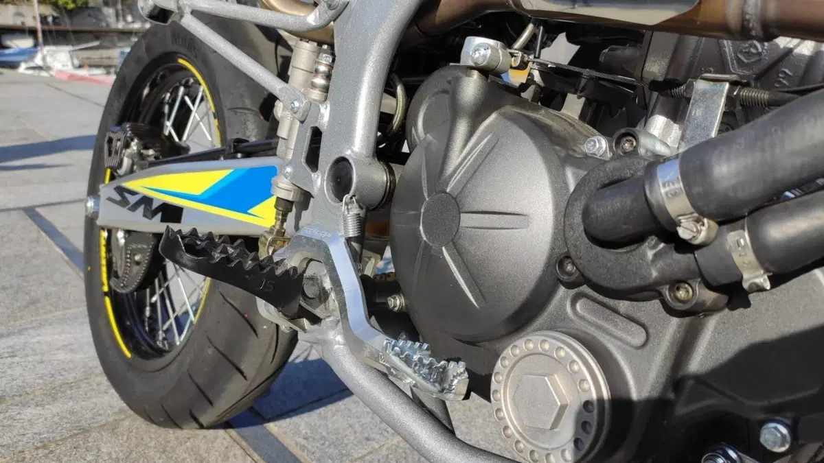 Valenti SM125Z: la supermoto che non teme il due tempi (4)