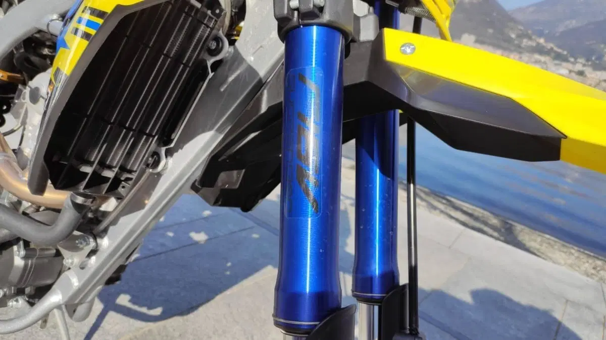 Valenti SM125Z: la supermoto che non teme il due tempi (5)