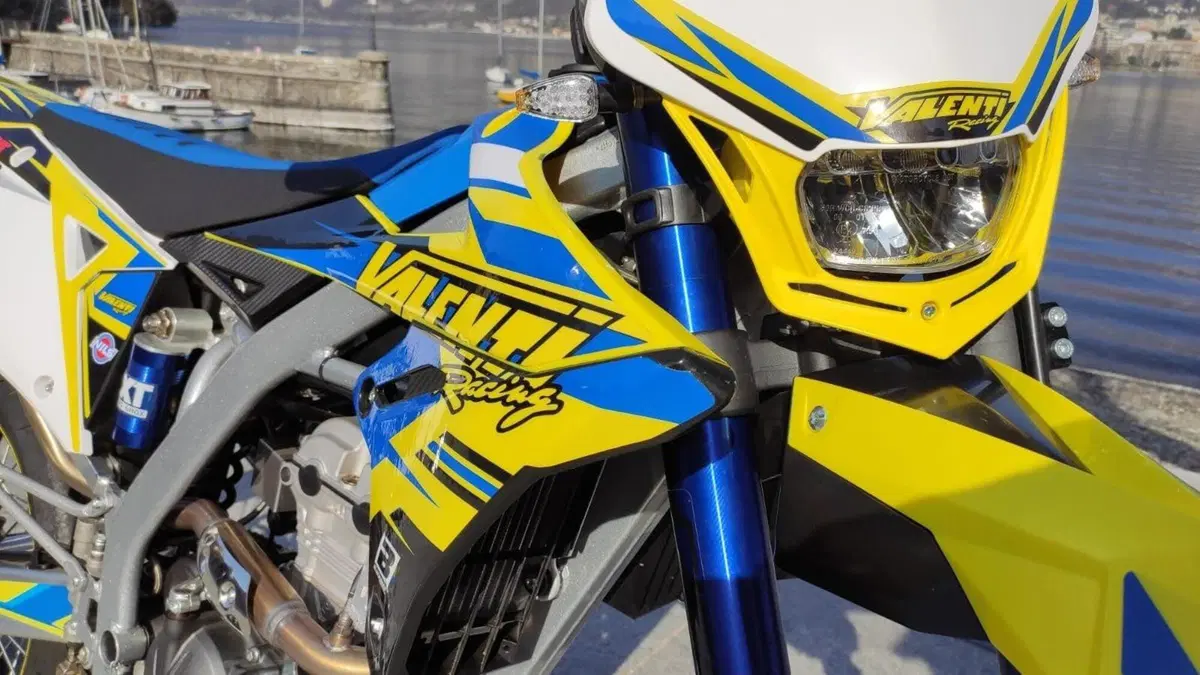 Valenti SM125Z: la supermoto che non teme il due tempi