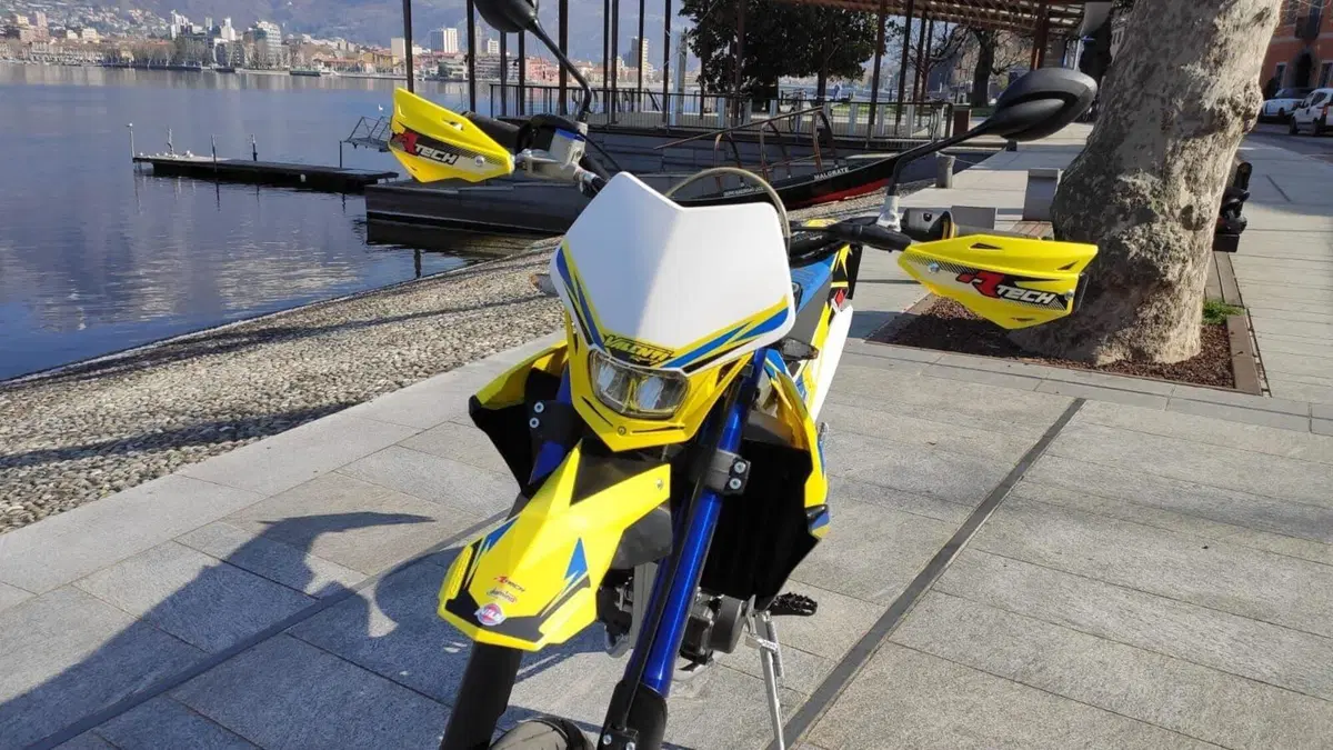 Valenti SM125Z: la supermoto che non teme il due tempi (12)