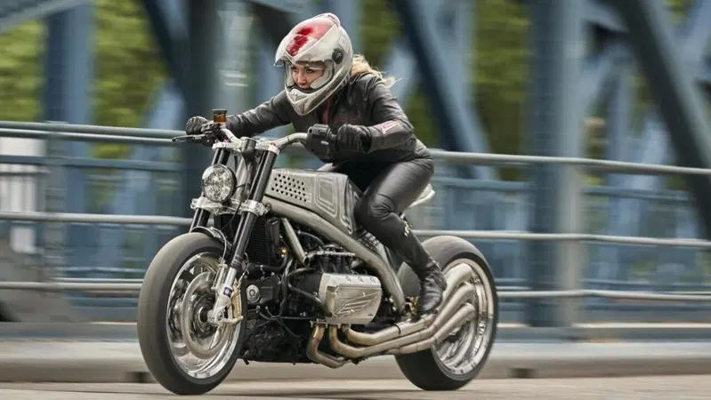 Honda Six Pack: dalla Gold Wing la caf&eacute; racer di Louis Moto