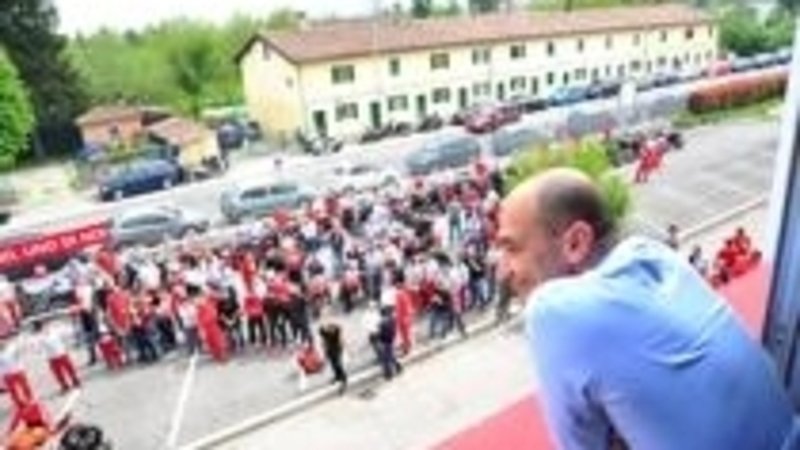 Ducati festeggia il nuovo AD Claudio Domenicali col rombo della Desmosedici GP