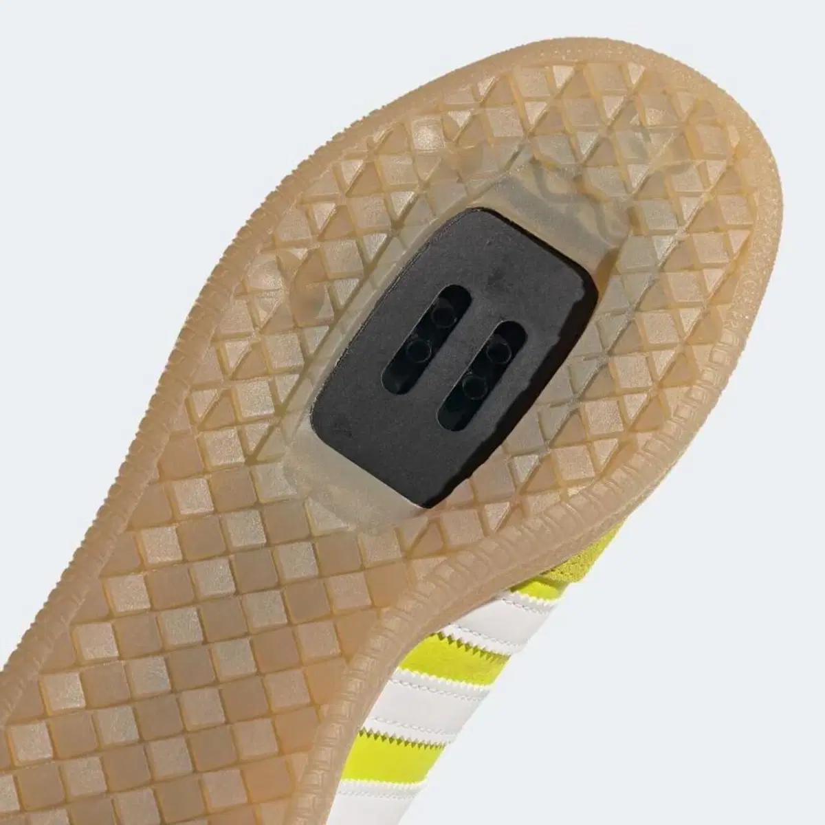 Adidas e bici: l'iconica Samba diventa Velosamba (5)