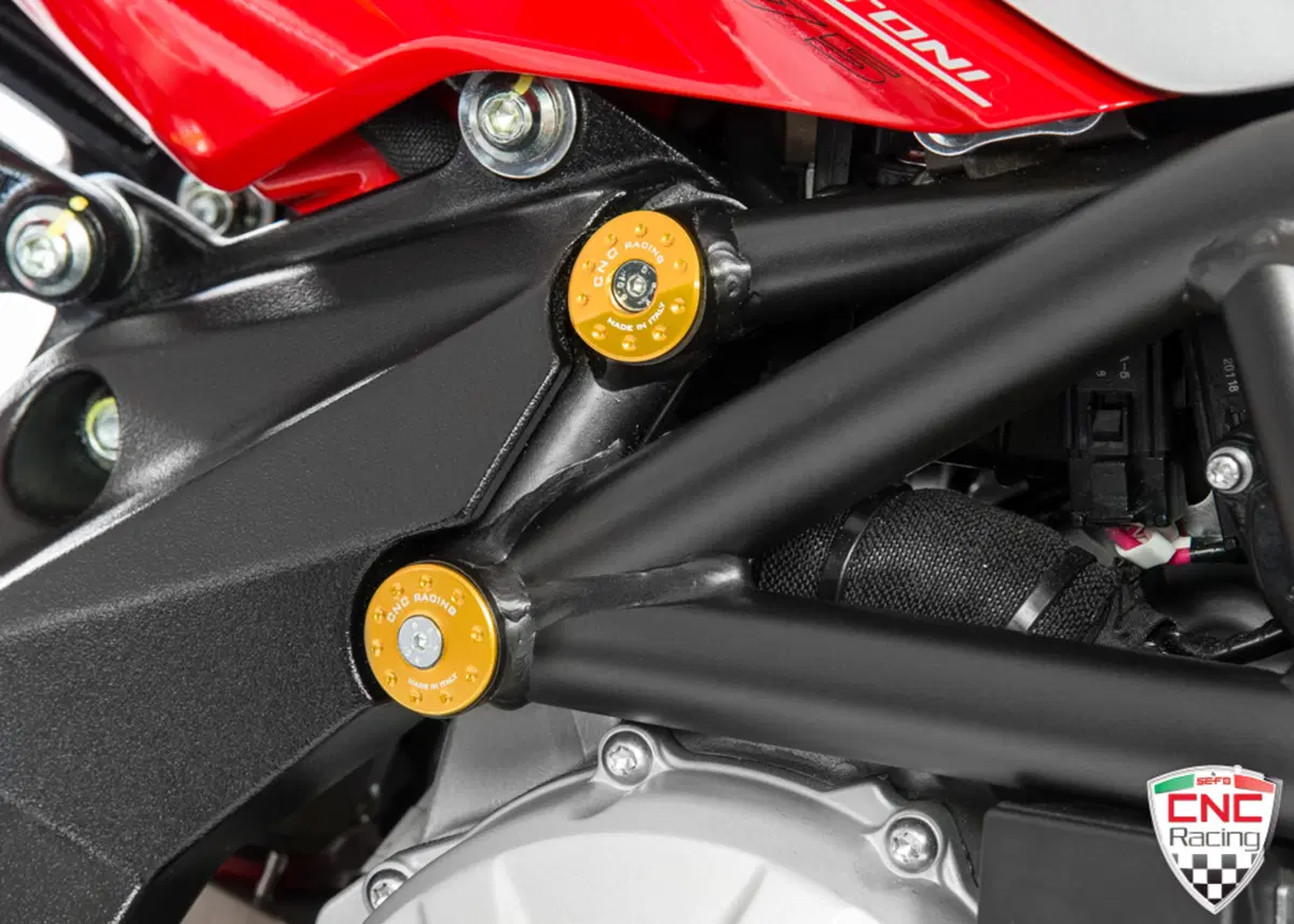 CNC Racing: accessori per la MV Agusta Brutale (8)
