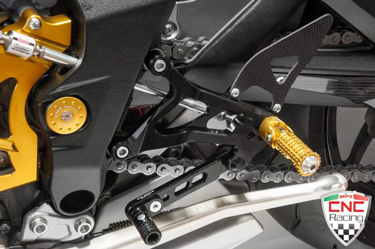 CNC Racing: accessori per la MV Agusta Brutale (17)