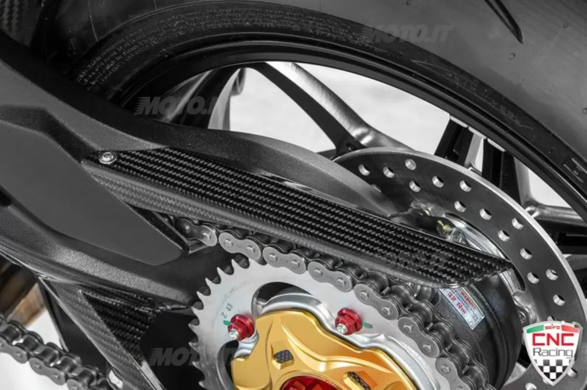 CNC Racing: accessori per la MV Agusta Brutale (24)