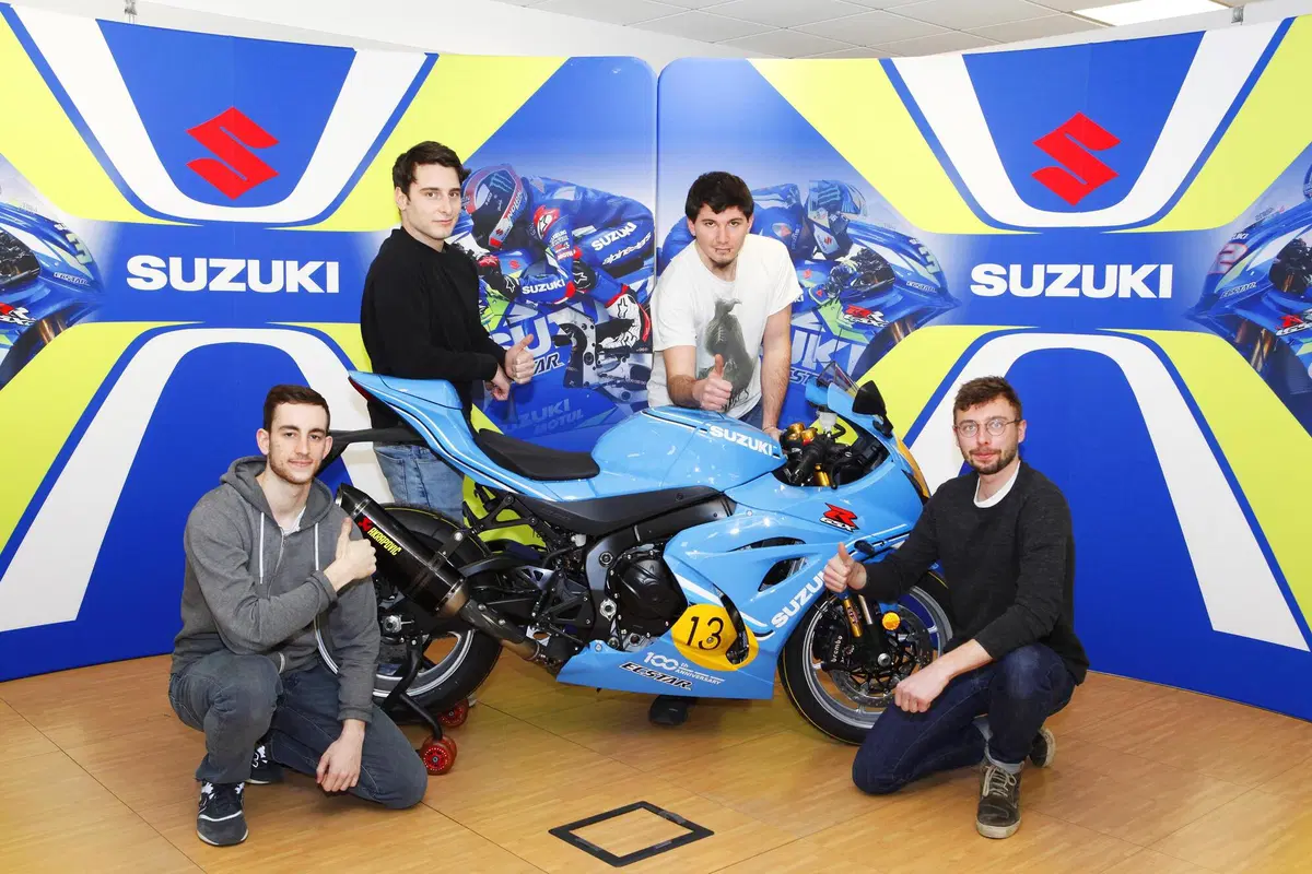 Suzuki GSX-R Legend Edition, due esemplari per Lucchinelli e Uncini (10)
