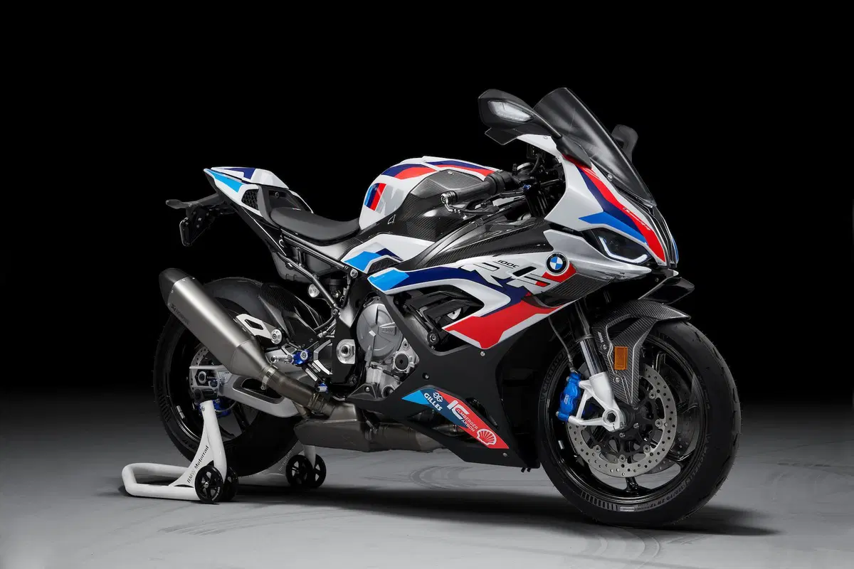 MotoGP 2021: BMW M1000RR prima safety bike del Motomondiale