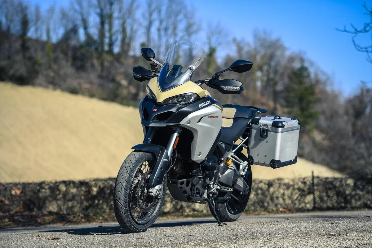Ducati Multistrada V4 vs 1260 Enduro. TEST completo strada, offroad e pista! (5)