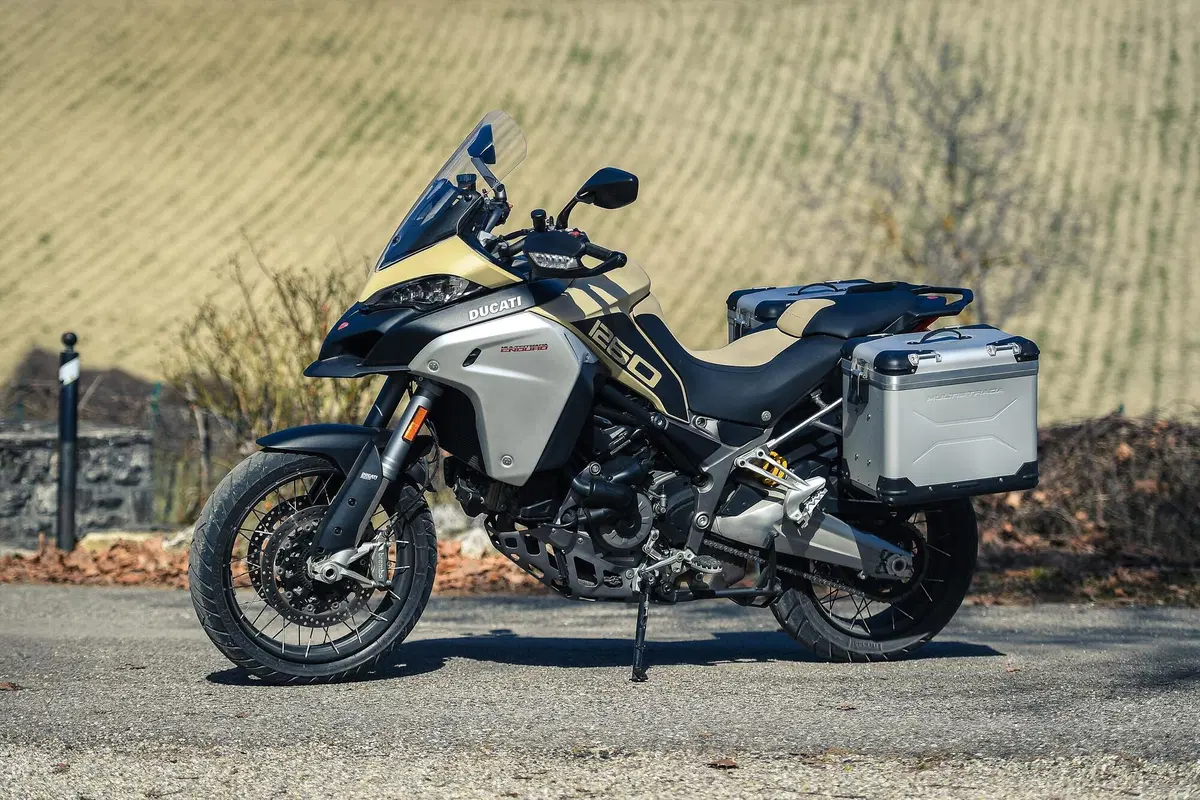 Ducati Multistrada V4 vs 1260 Enduro. TEST completo strada, offroad e pista! (6)