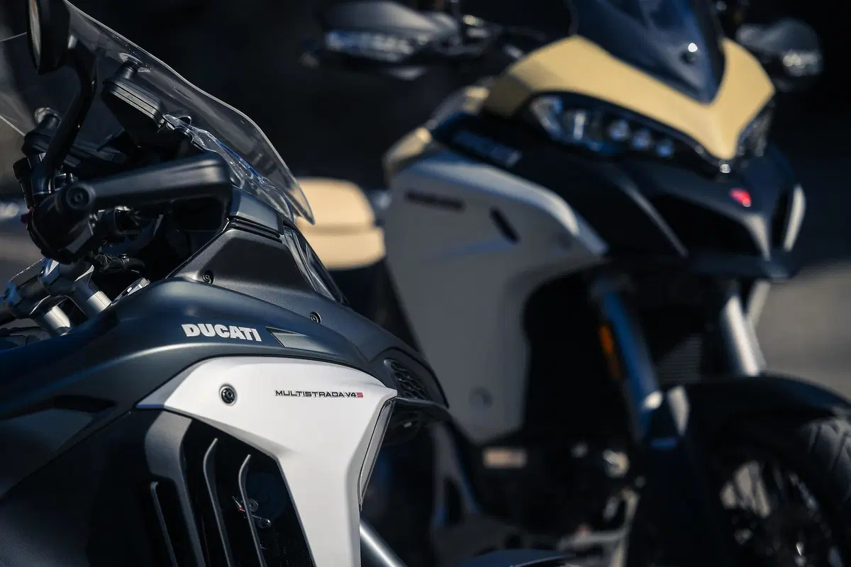 Ducati Multistrada V4 vs 1260 Enduro. TEST completo strada, offroad e pista! (8)